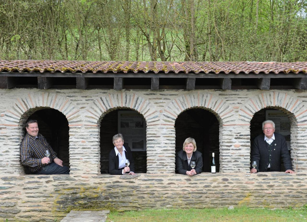 Gästehaus Wein im Turm Longuich Exterior foto